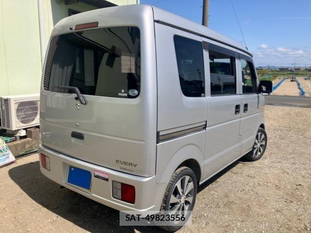 Suzuki EVERY 2011-03 7058465-1