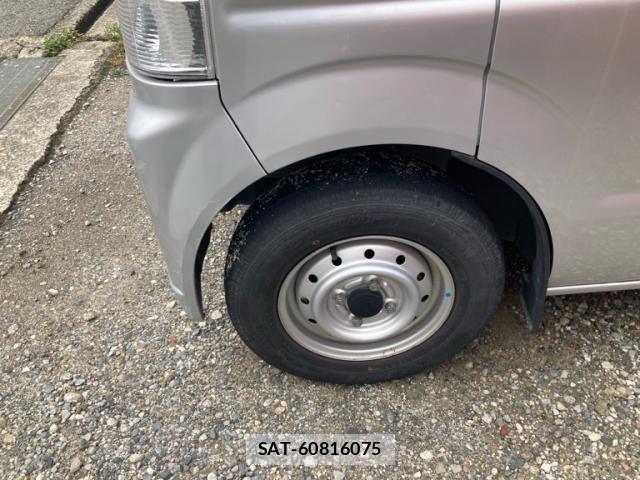 Suzuki EVERY 2012-11 7218255-7