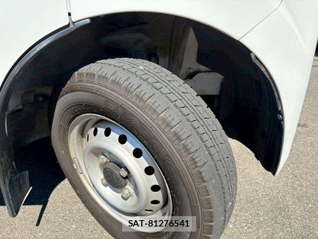 Suzuki EVERY 2017-02 7218268-18
