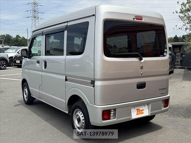 Suzuki EVERY 2016-06 7218263-12