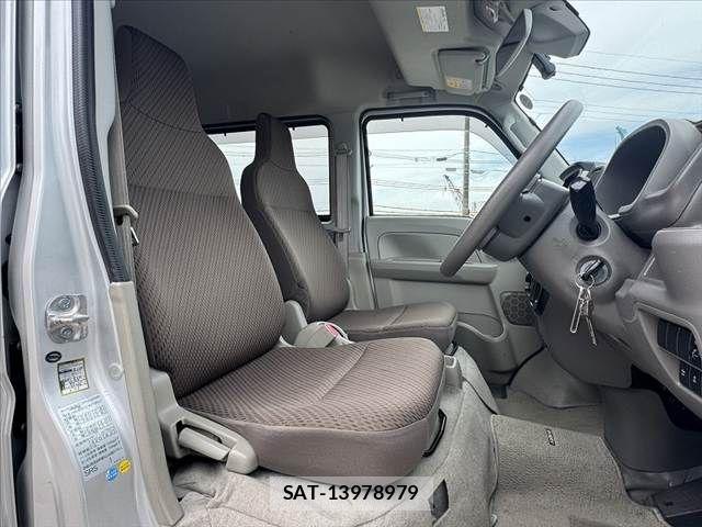 Suzuki EVERY 2016-06 7218263-15