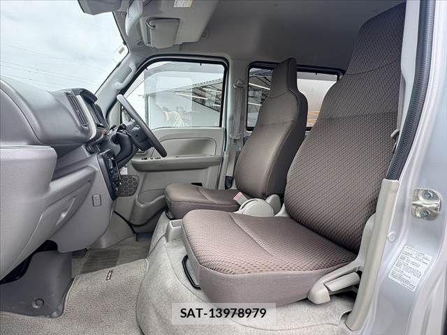 Suzuki EVERY 2016-06 7218263-16