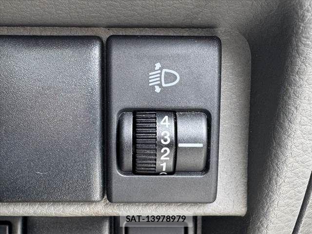 Suzuki EVERY 2016-06 7218263-23
