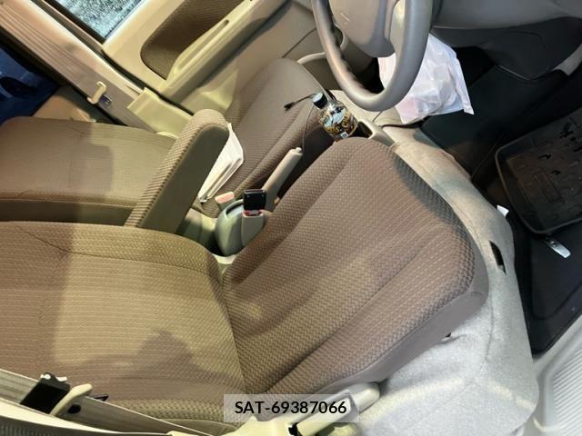 Suzuki EVERY 2025-01 7357687-10