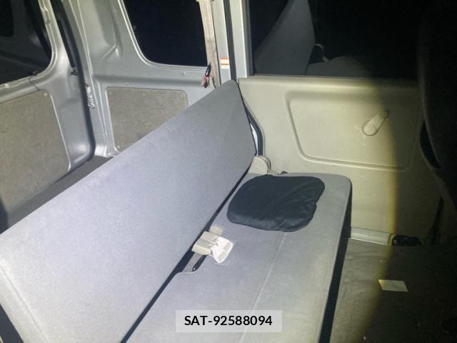 Suzuki EVERY 2011-01 7392111-10