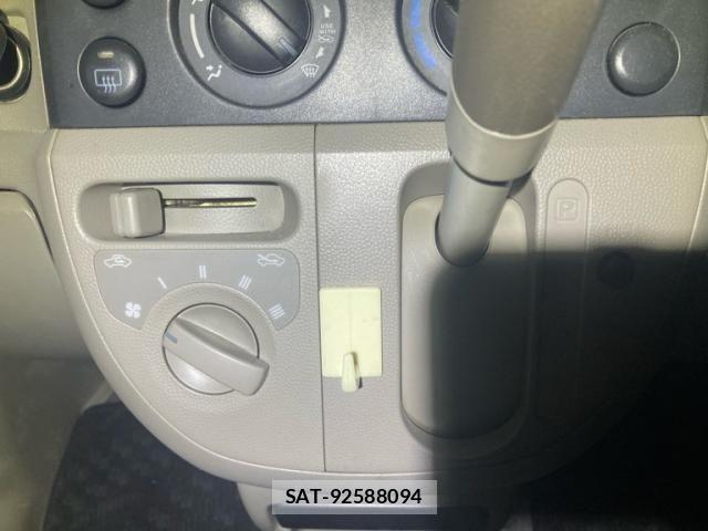 Suzuki EVERY 2011-01 7392111-17
