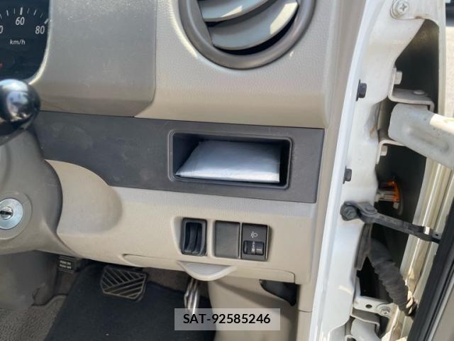 Suzuki EVERY 2011-01 7454219-11
