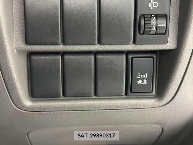 Suzuki EVERY 2018-04 7616481-11