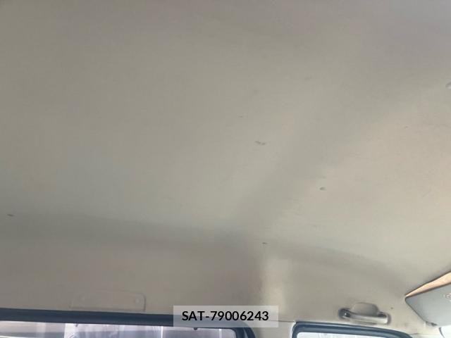 Suzuki EVERY 2011-01 7723213-12