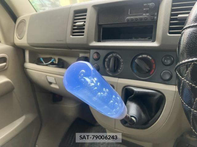 Suzuki EVERY 2011-01 7723213-16
