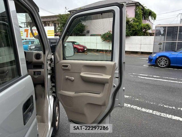Suzuki EVERY 2010-04 7723205-10