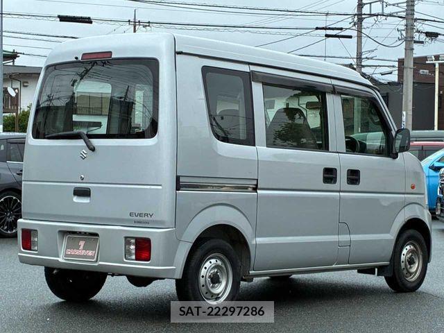 Suzuki EVERY 2010-04 7723205-21
