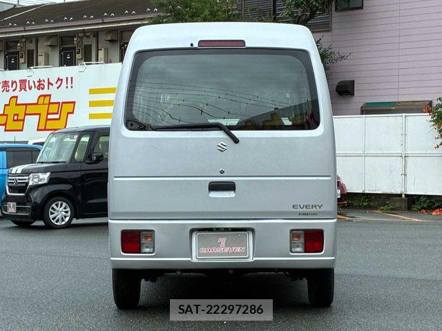Suzuki EVERY 2010-04 7723205-22