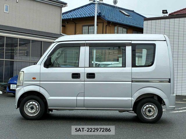 Suzuki EVERY 2010-04 7723205-24