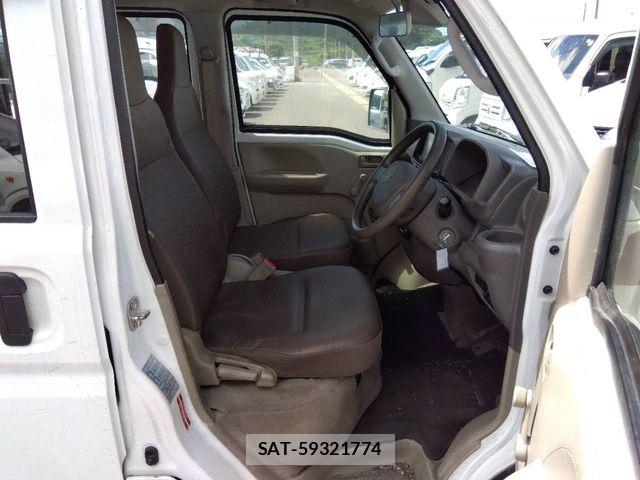 Suzuki EVERY 2019-05 7784774-3