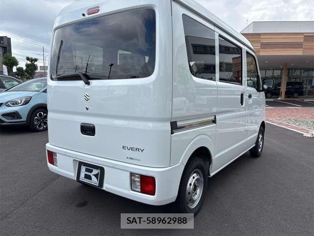 Suzuki EVERY 2022-01 7902587-17