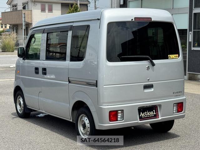 Suzuki EVERY 2014-03 7979183-3