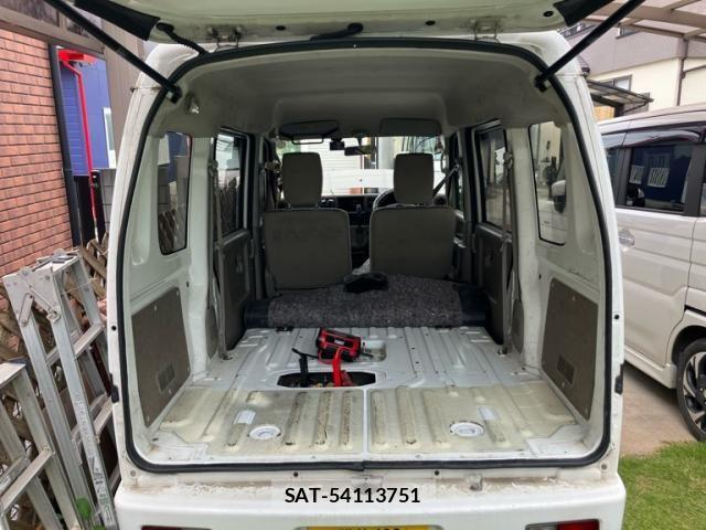 Suzuki EVERY 2014-08 8035464-11