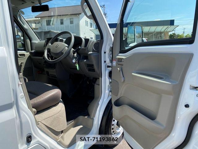 Suzuki EVERY 2020-02 8073713-14
