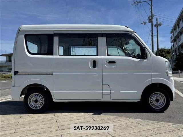 Suzuki EVERY 2017-06 8073709-11