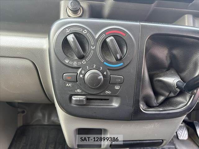 Suzuki EVERY 2018-09 8229878-3