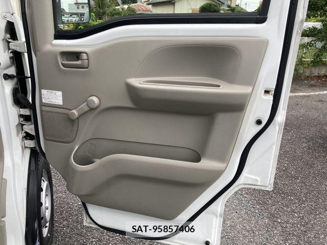 Suzuki EVERY 2016-05 8245166-22