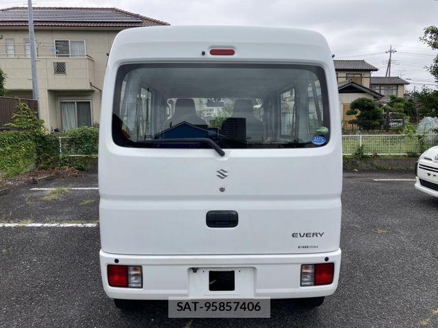 Suzuki EVERY 2016-05 8245166-6