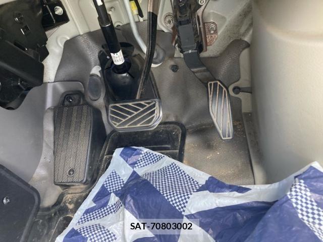 Suzuki EVERY 2015-08 8245165-10