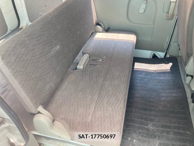 Suzuki EVERY 2017-07 8245168-12