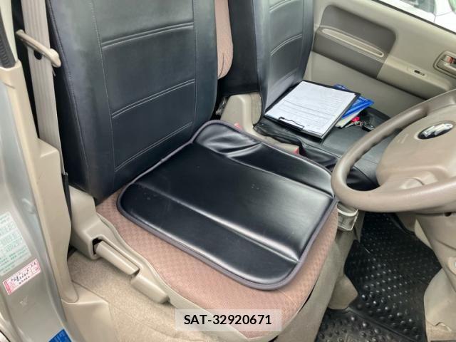 Suzuki EVERY 2011-08 8354422-10
