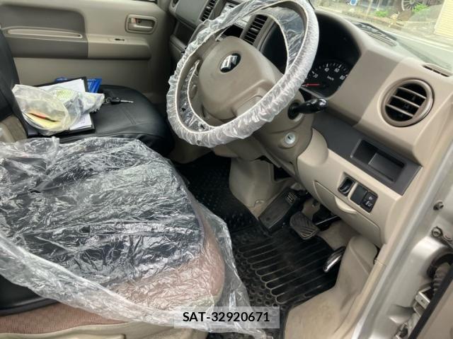 Suzuki EVERY 2011-08 8354422-11