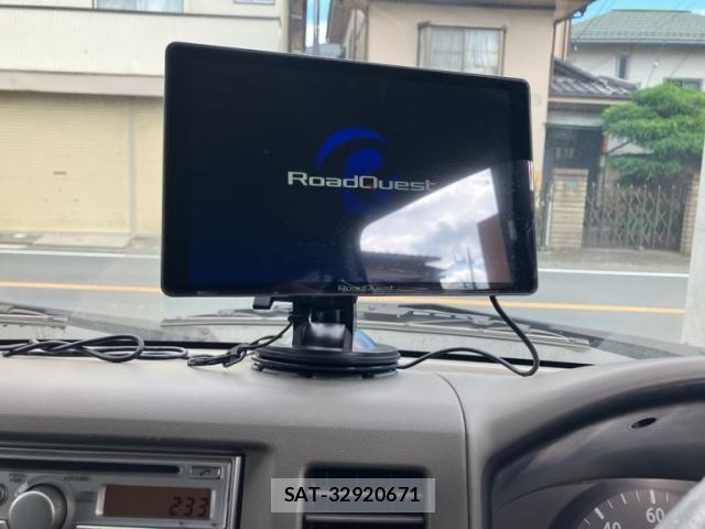 Suzuki EVERY 2011-08 8354422-12