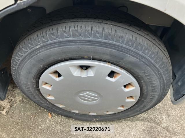 Suzuki EVERY 2011-08 8354422-3