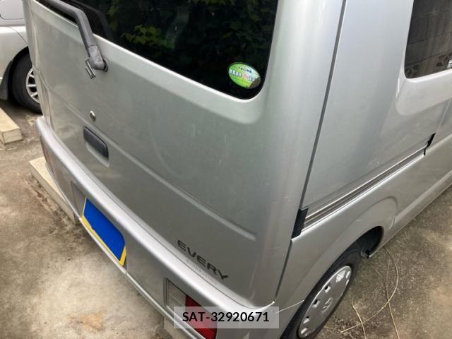 Suzuki EVERY 2011-08 8354422-5