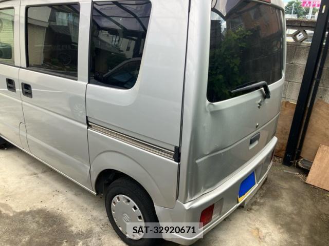 Suzuki EVERY 2011-08 8354422-6