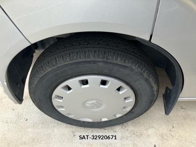Suzuki EVERY 2011-08 8354422-8