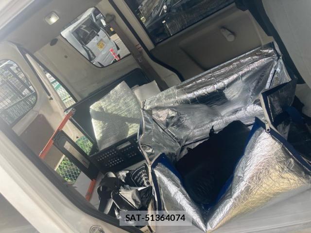 Suzuki EVERY 2010-11 8354424-12