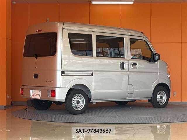 Suzuki EVERY 2025-06 8365818-10