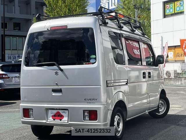 Suzuki EVERY 2014-12 8365832-2