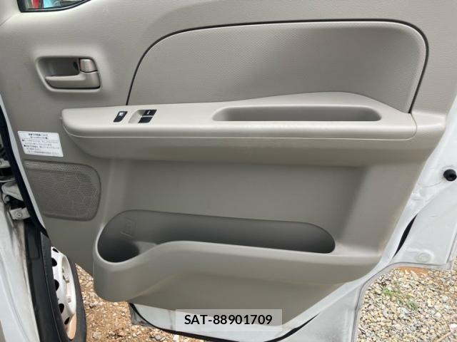 Suzuki EVERY 2016-09 8412304-13