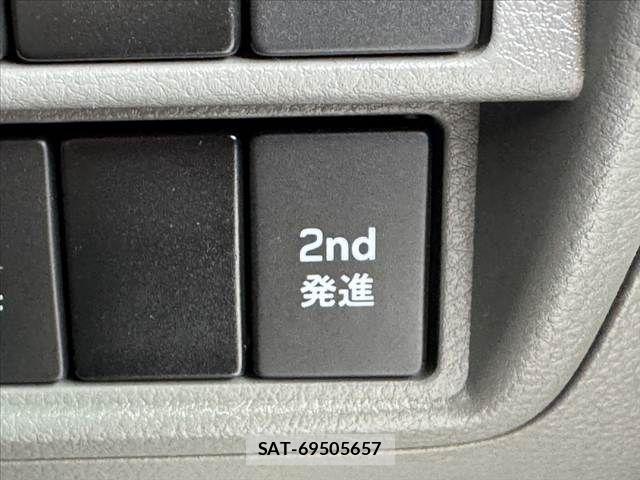 Suzuki EVERY 2019-09 8412300-28