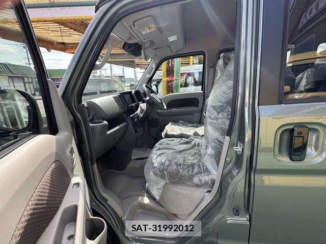 Suzuki EVERY 2025-11 8561839-4