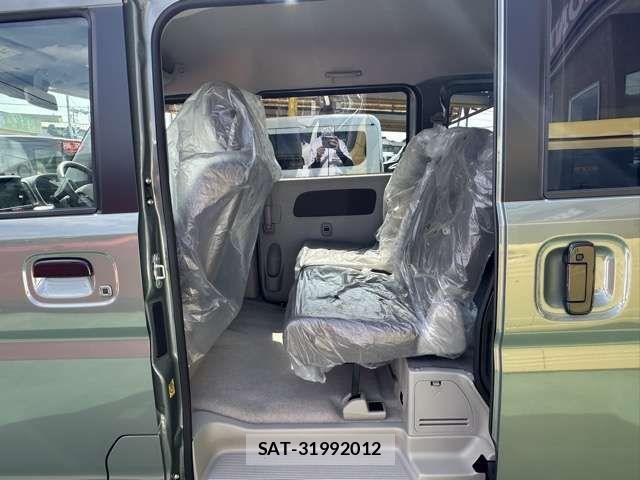 Suzuki EVERY 2025-11 8561839-5