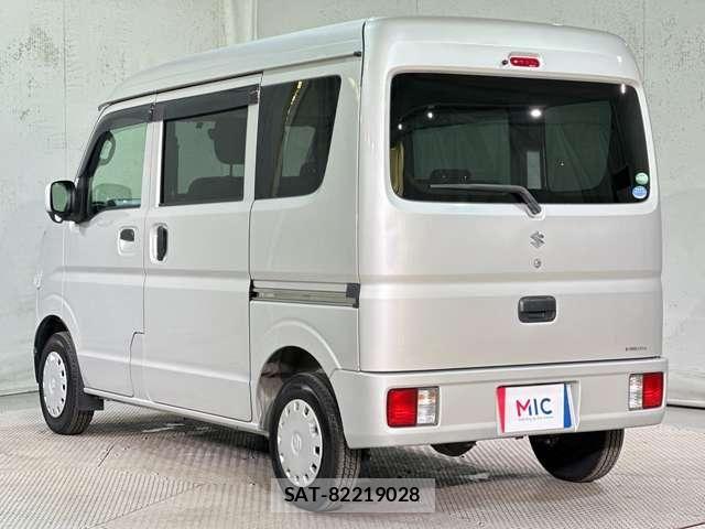Suzuki EVERY 2017-06 8561850-6