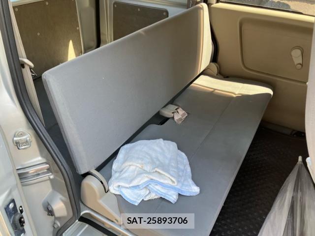 Suzuki EVERY 2011-10 8561853-11