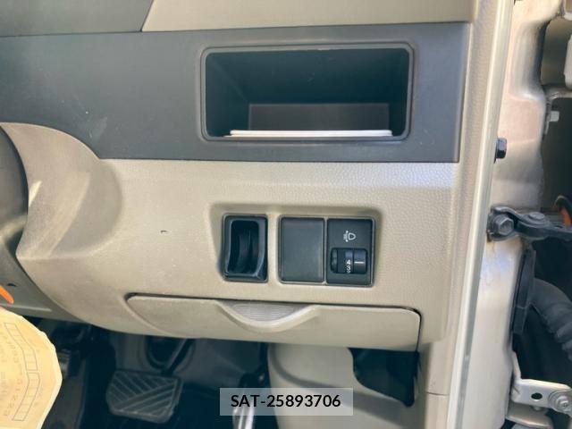 Suzuki EVERY 2011-10 8561853-16