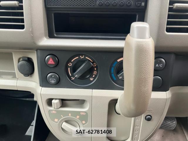 Suzuki EVERY 2014-08 8666117-18