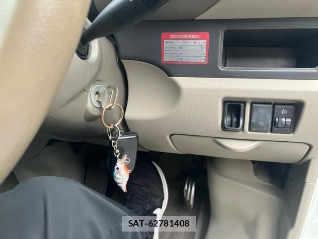 Suzuki EVERY 2014-08 8666117-19