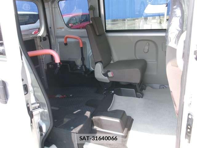 Suzuki EVERY 2017-05 8666116-12