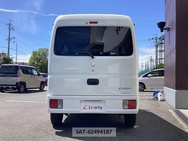 Suzuki EVERY 2025-07 8828960-11